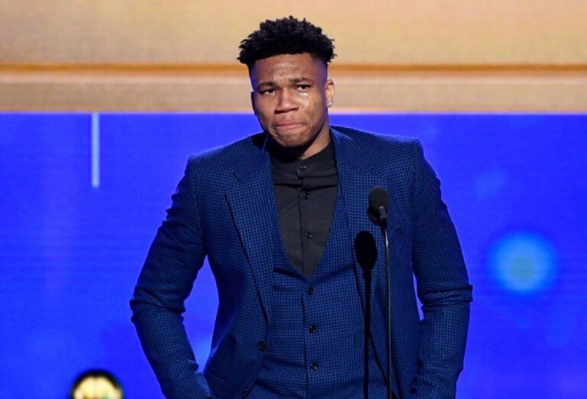 NBA Awards 2019: Ο Αντετοκούνμπο προκάλεσε ανατριχίλα με τα κλάματα στην ομιλία του (pics&vid)