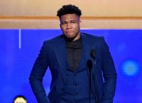 NBA Awards 2019: Ο Αντετοκούνμπο προκάλεσε ανατριχίλα με τα κλάματα στην ομιλία του (pics&vid)