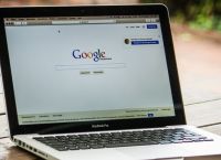 Google: “Πλουτίζετε εις βάρος μας”, αναφέρουν τα αμερικανικά ΜΜΕ