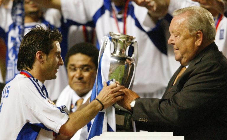 Λέναρτ Γιόχανσον: Όταν έδωσε το τρόπαιο του EURO 2004 στον Ζαγοράκη (vid)