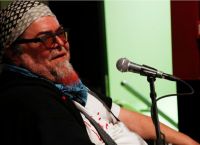 Σταμάτης Κραουνάκης: Ο γνωστός καλλιτέχνης σε μια αποκαλυπτική μεταμεσονύκτια συνέντευξη