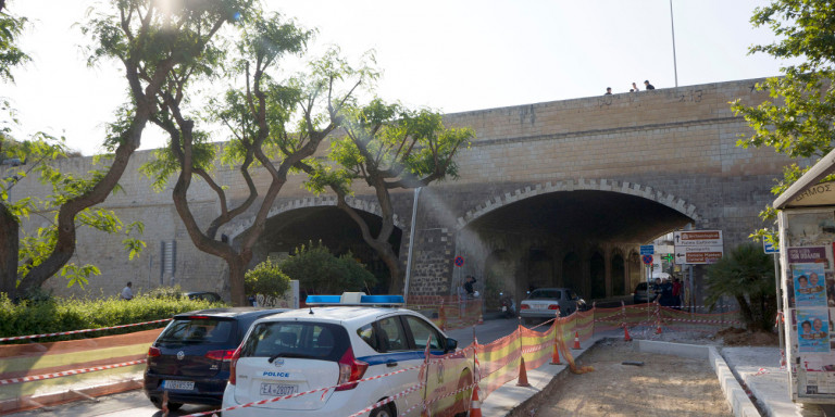 Τραγωδία στην Κρήτη: Σενάριο αυτοκτονίας για τον 27χρονο στα Ενετικά τείχη