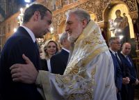 Εκλογές 2019: Στο συλλείτουργο Γαβριήλ – Ελπιδοφόρου πριν την ψήφο ο Κυριάκος Μητσοτάκης (vid)