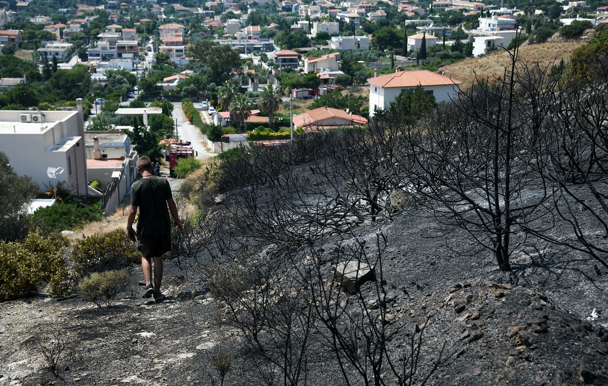 Λαγονήσι: Ελεγχόμενη πλέον η φωτιά – Προσήχθη ένας άνδρας