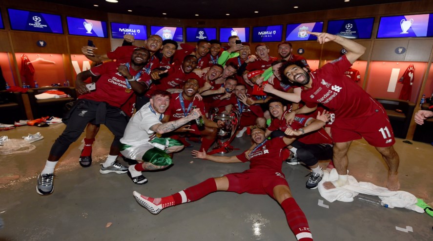 Champions League: Ξέφρενο πάρτι στα αποδυτήρια της Λίβερπουλ (vid)