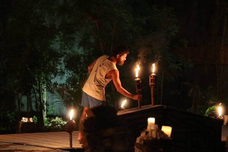 Survivor αποχώρηση: Αυτός είναι ο παίκτης που έφυγε από το παιχνίδι λίγο πριν από τον ημιτελικό (vid)