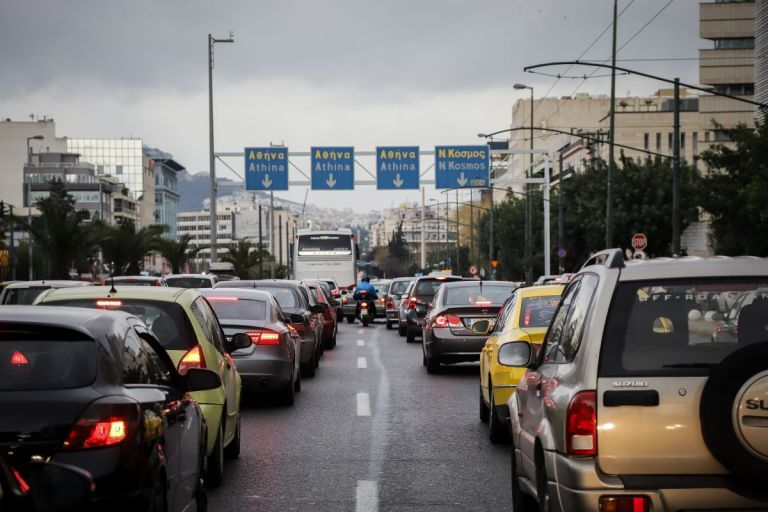 Καραμπόλα στον Κηφισό: Μποτιλιάρισμα και ουρές έως και την Κηφισιά