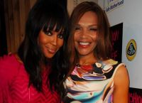 Ναόμι Κάμπελ: Η 67χρονη μητέρα της με μαγιό στη Μύκονο (pics)