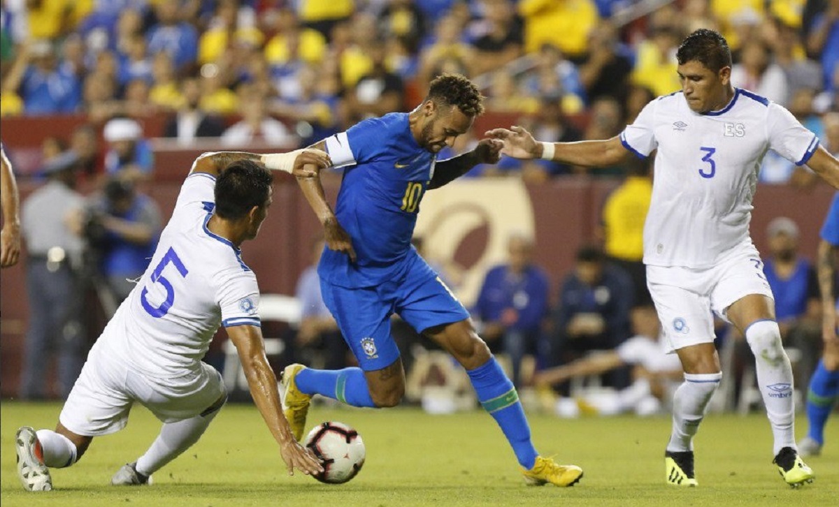 Χορεύει σάμπα στην πρεμιέρα του το Copa America