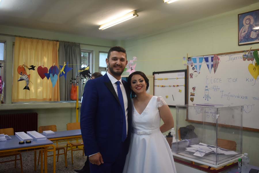 Εκλογές 2019: Παντρεύτηκαν, το γλέντησαν και στο τέλος ψήφισαν (pics)