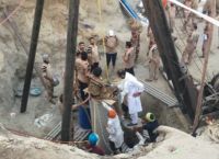 Τραγωδία στην Ινδία: Νεκρό το 2χρονο αγοράκι που είχε πέσει μέσα σε πηγάδι (vid)