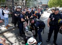 Γαλλία: Συγκρούσεις ανάμεσα σε ακτιβιστές και αστυνομικούς στο Παρίσι (vid)