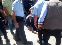 Ο Πολάκης έσωσε άνθρωπο που έπαθε κρίση επιληψίας (pics)