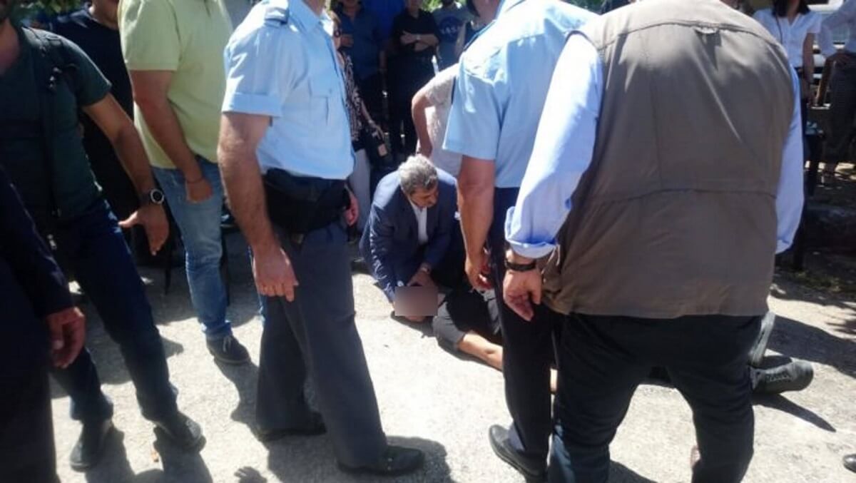 Ο Πολάκης έσωσε άνθρωπο που έπαθε κρίση επιληψίας (pics)