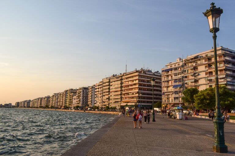 Θεσσαλονίκη: Άνδρας έπεσε στον Θερμαϊκό – Ανασύρθηκε ζωντανός