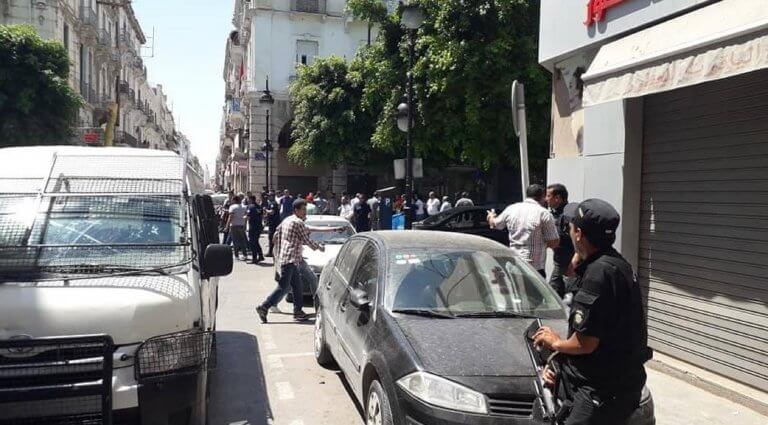 Τυνησία επίθεση: Βομβιστές αυτοκτονίας “χτύπησαν” στην Τύνιδα – Νεκρός ένας αστυνομικός (vids)
