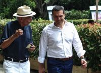 Αλέξης Τσίπρας – Βασίλης Βασιλικός: Έκαναν βόλτα και ήπιαν καφέ στο Ζάππειο (pics)