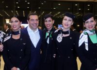 Αλέξης Τσίπρας: Φωτογραφήθηκε με αεροσυνοδούς