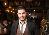 Πάνος Ζάρλας: Συντετριμμένη η Στέλλα Μιζεράκη στην κηδεία του (vid)