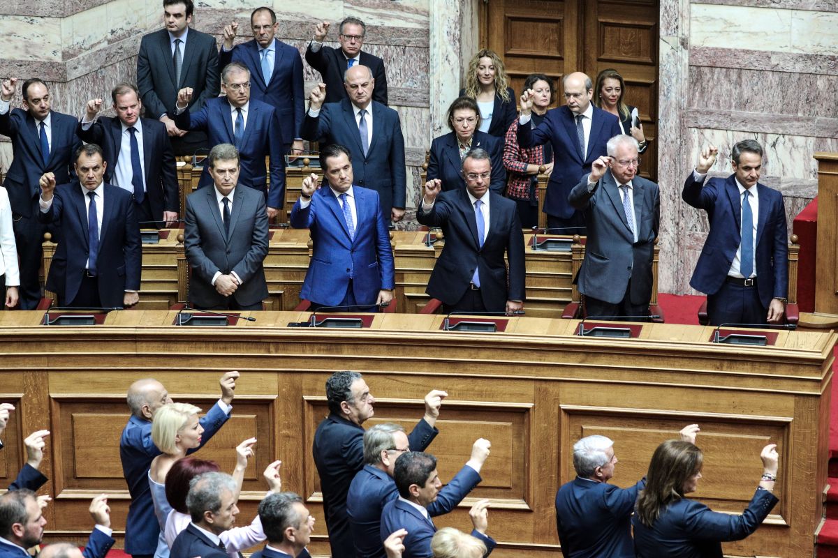 Βουλή: Ορκίστηκαν οι 300 νέοι βουλευτές (pics)