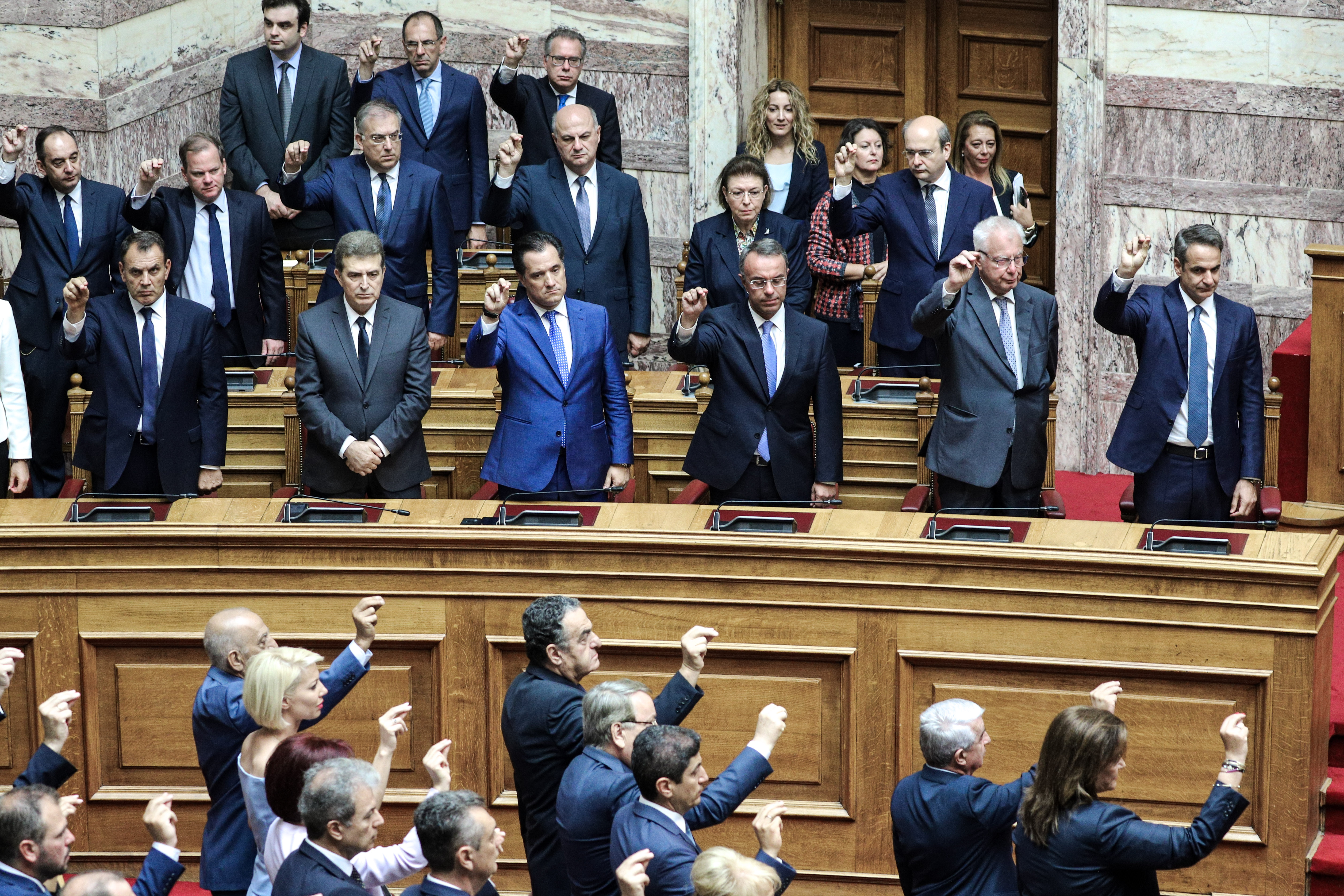 Βουλή: Ορκίστηκαν οι 300 νέοι βουλευτές (pics)