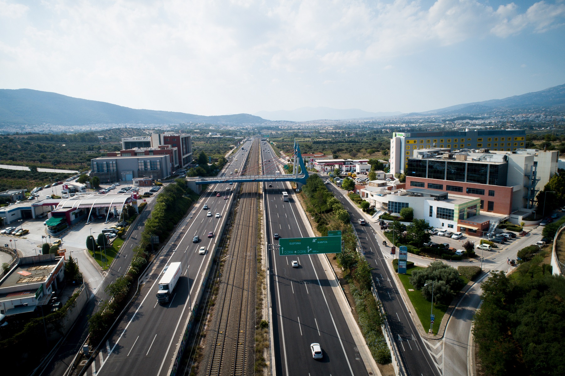 Τροχαίο στην Αττική Οδό: Δίκυκλο συγκρούστηκε με ΙΧ