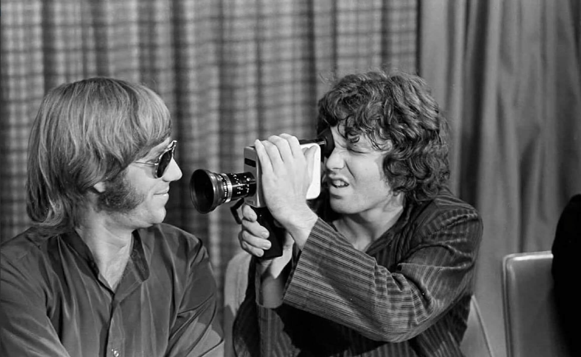 Jim Morrison: Ο “καταραμένος” ποιητής της Ροκ