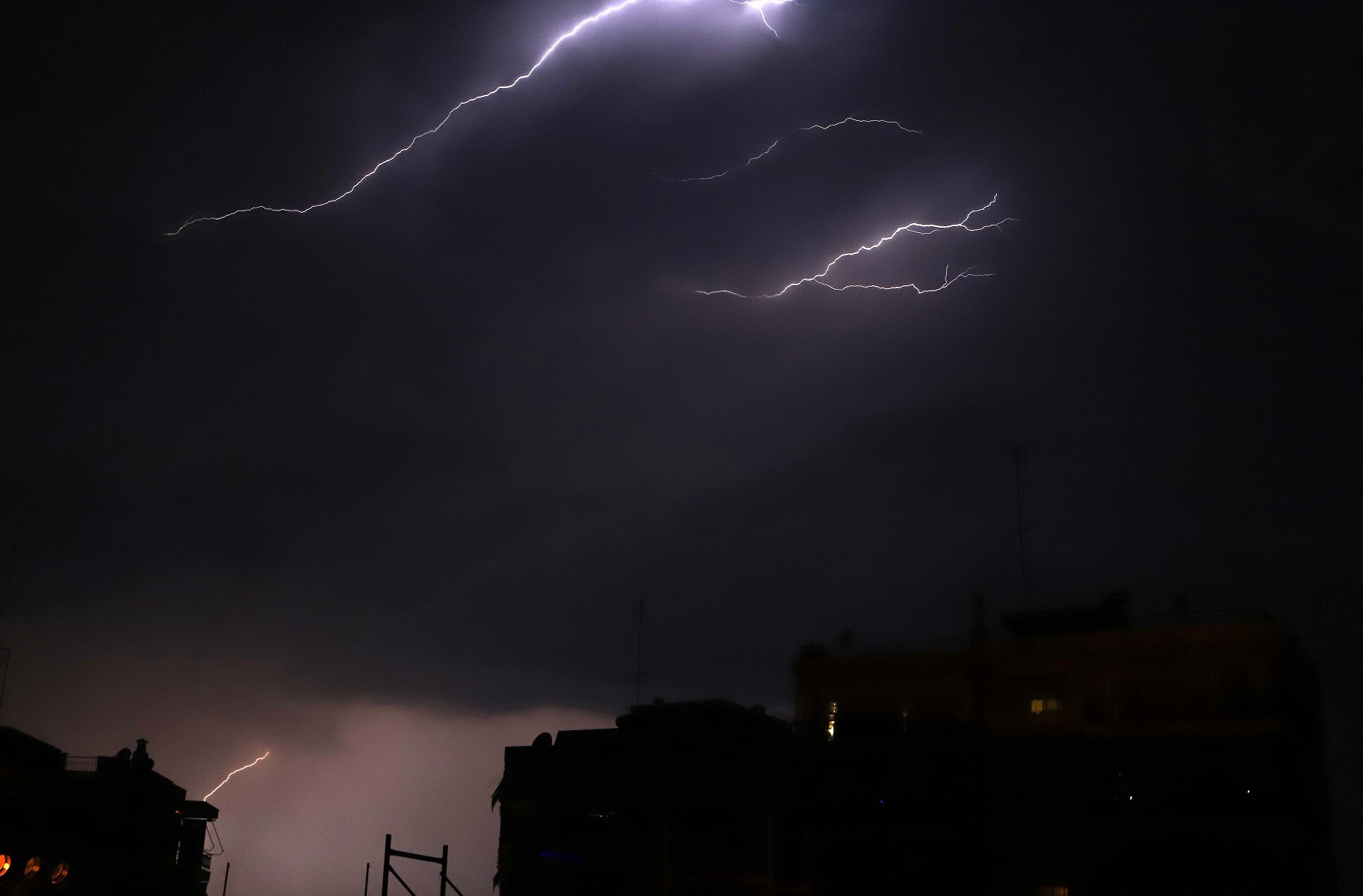 Χαλκιδική τώρα: Βίντεο ντοκουμέντο από την ώρα που η κακοκαιρία “χτυπά” την περιοχή
