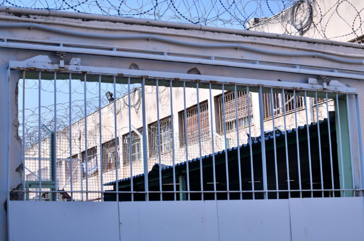 Τα μίνι κινητά που κυκλοφορούν ελεύθερα στις φυλακές (pic)