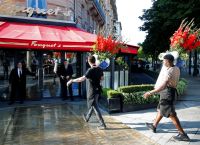 Le Fouquet’s: Άνοιξε ξανά το διάσημο εστιατόριο (pics)