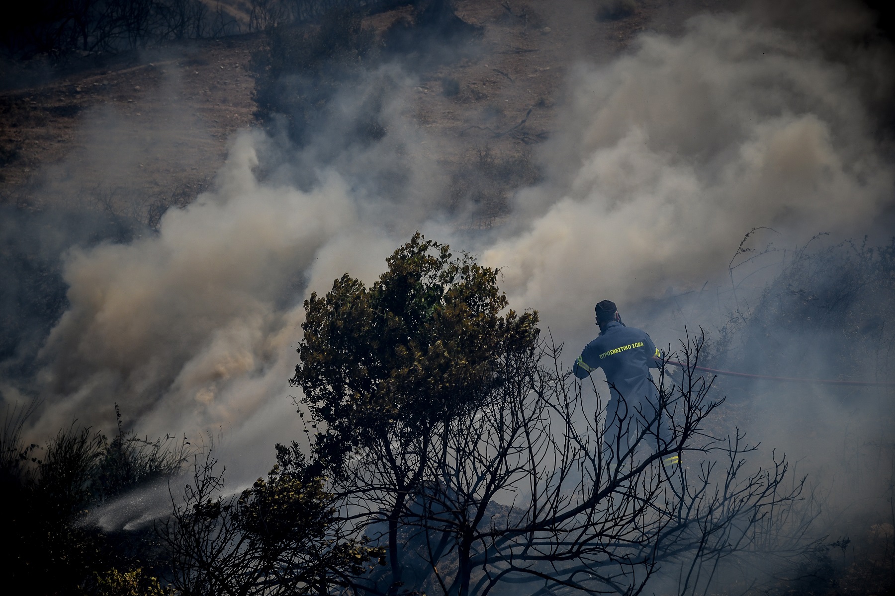 Φωτιά τώρα: Στις φλόγες ο Ασπρόπυργος