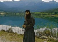 Άνθιμος Ανανιάδης: Έγινε μοναχός για τις ανάγκες του νέου του ρόλου (pics)