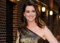 Anne Hathaway: Ανακοίνωσε πως περιμένει το δεύτερο της παιδί Anne Hathaway: Ανακοίνωσε πως περιμένει το δεύτερο της παιδί