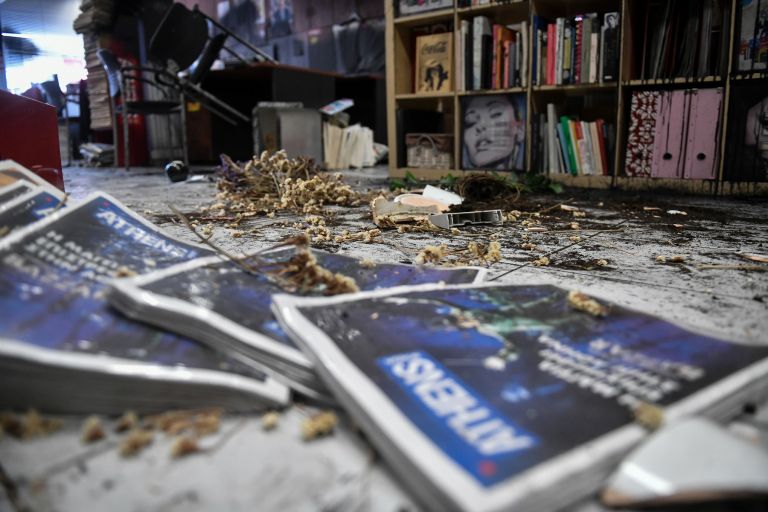 Athens Voice: Επίθεση στα γραφεία της εφημερίδας