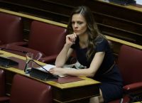 Έφη Αχτσιόγλου: “Ο κ. Βρούτσης προσπαθεί να κατασκευάσει ψευδείς ειδήσεις”