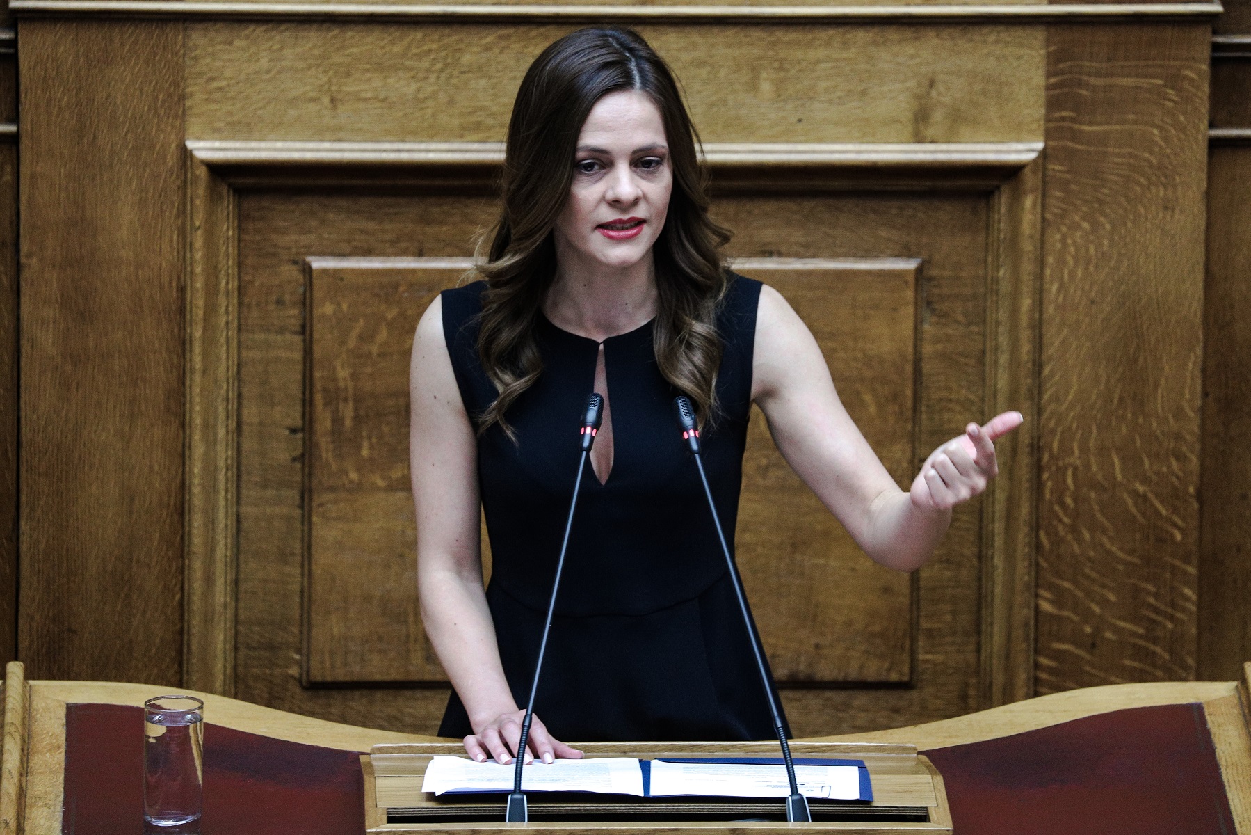 Έφη Αχτσιόγλου: Θα είμαστε απέναντι σε κάθε ενέργεια που θα υποβιβάσει δικαιώματα και εισόδημα