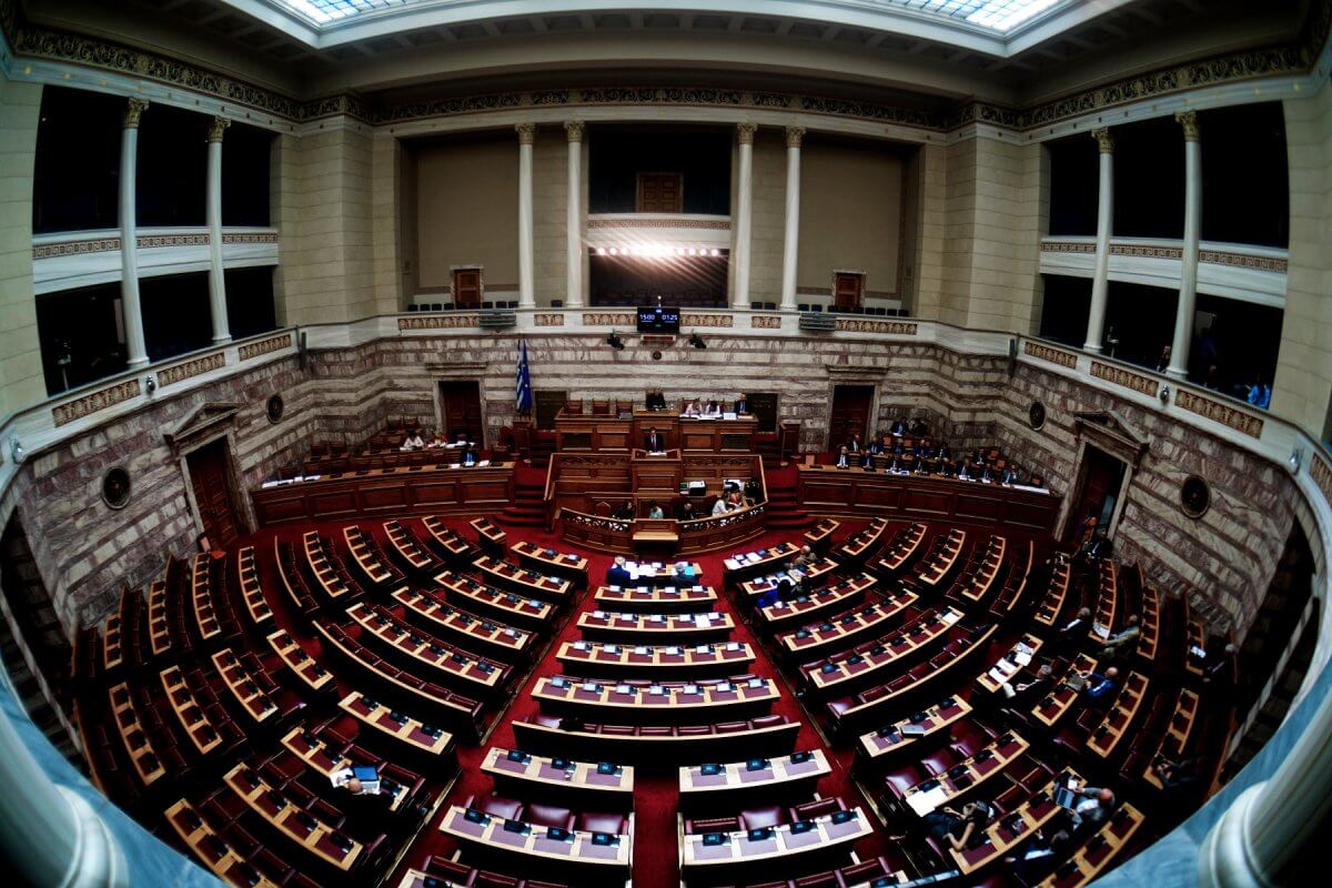 Νομοσχέδιο υπουργείου Εργασίας: Αυτές τις προτάσεις κατέθεσαν τα κόμματα της αντιπολίτευσης