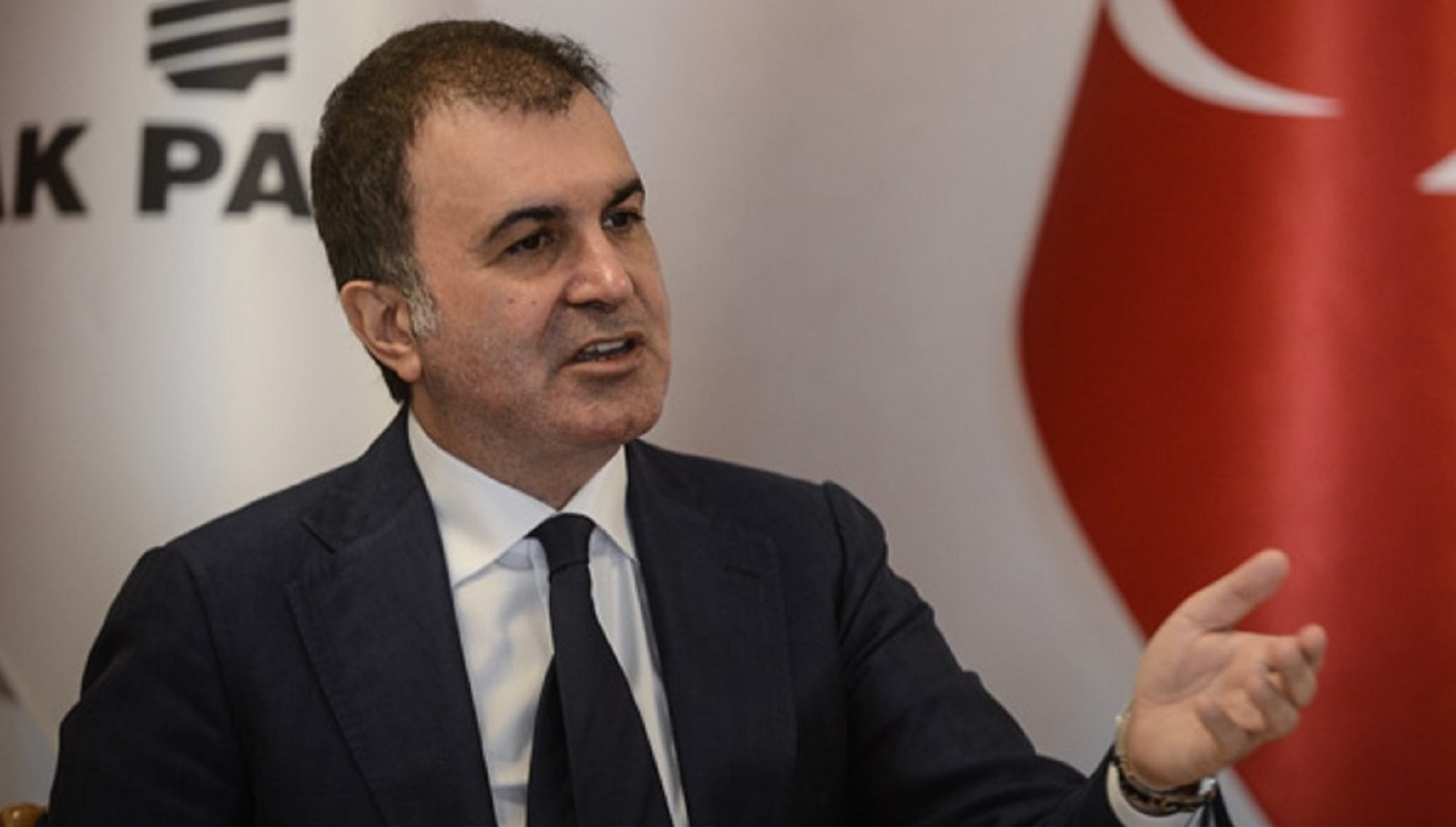 Τσελίκ Μακρόν: Επίθεση στον Γάλλο πρόεδρο από τον εκπρόσωπο του κόμματος του Ερντογάν