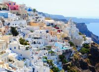 Κυκλάδες – σπίτια: Ο λόγος που οδήγησε τους κατοίκους να τα βάφουν με λευκό χρώμα