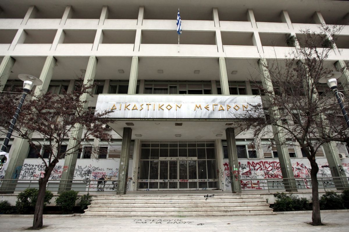 Λάρισα: Ισχυρή έκρηξη στα δικαστήρια της πόλης (vid)
