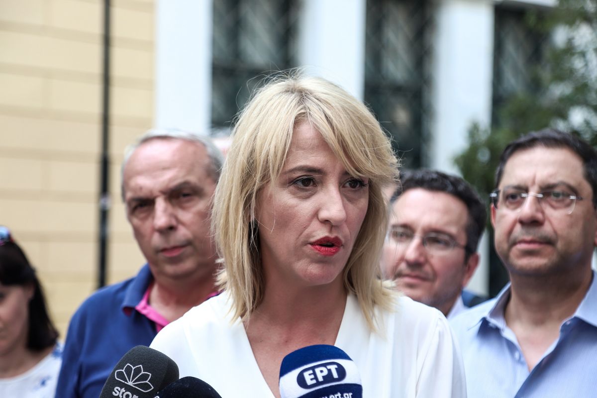 Ρένα Δούρου: Ανάρτηση – αίνιγμα με στίχους από ραπ κομμάτι (pic)