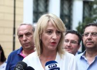 Ρένα Δούρου: Ανάρτηση – αίνιγμα με στίχους από ραπ κομμάτι (pic)