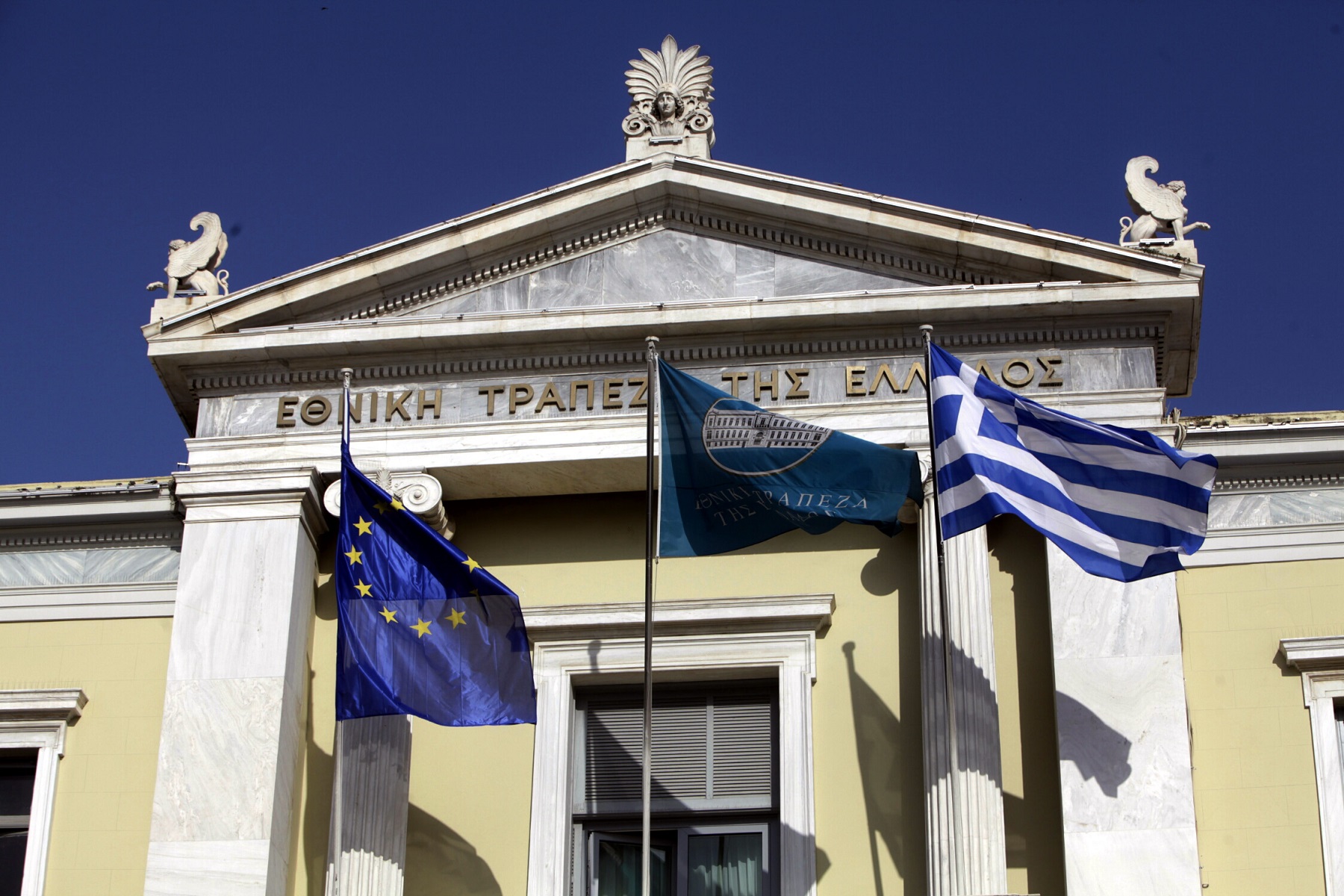 Λάρισα: Τεστ για τους εργαζόμενους της Εθνικής Τράπεζας και τοποθέτηση πλέξιγκλας