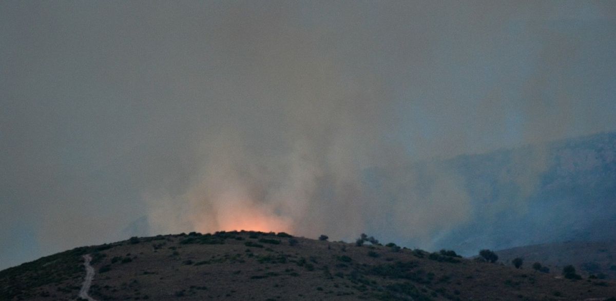 Φωτιά στην Εύβοια: Τρία τα μέτωπα, εκκενώθηκαν χωριά