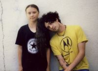Γκρέτα Τούνμπεργκ – The 1975: Καλούν τον κόσμο σε “πολιτική ανυπακοή”