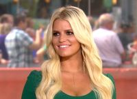 Τζέσικα Σίμπσον: Ετοιμάζει τα απομνημονεύματά της