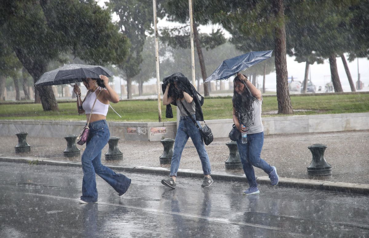 Καιρός Ελλάδα: Δυνατές καταιγίδες και χαλάζι – Δείτε σε ποιες περιοχές θα χτυπήσει η κακοκαιρία