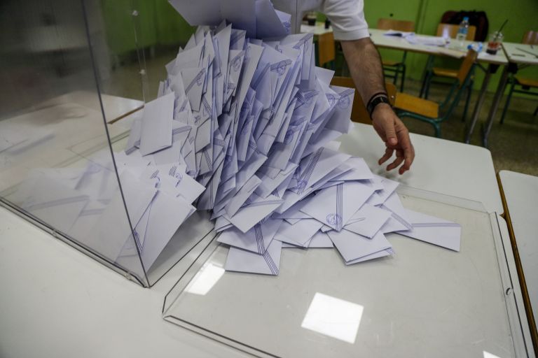 Αποτελέσματα εκλογών 2019: Ποιοι κερδίζουν τη μάχη του σταυρού στις μεγάλες περιφέρειες