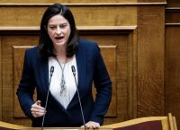 Σχολικό έτος 2020 λήξη: Παράταση της χρονιάς και έναρξη νωρίτερα αποκάλυψε η υπουργός Παιδείας
