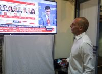 Βαρουφάκης: “Ο λαός τιμωρεί τις κυβερνήσεις που του επιβάλλουν μνημόνια”